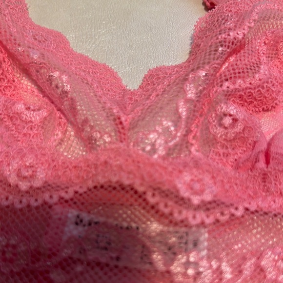 Vibrant Pink Lace Wireless Bra with Soft Cups - Picture 4 of 6